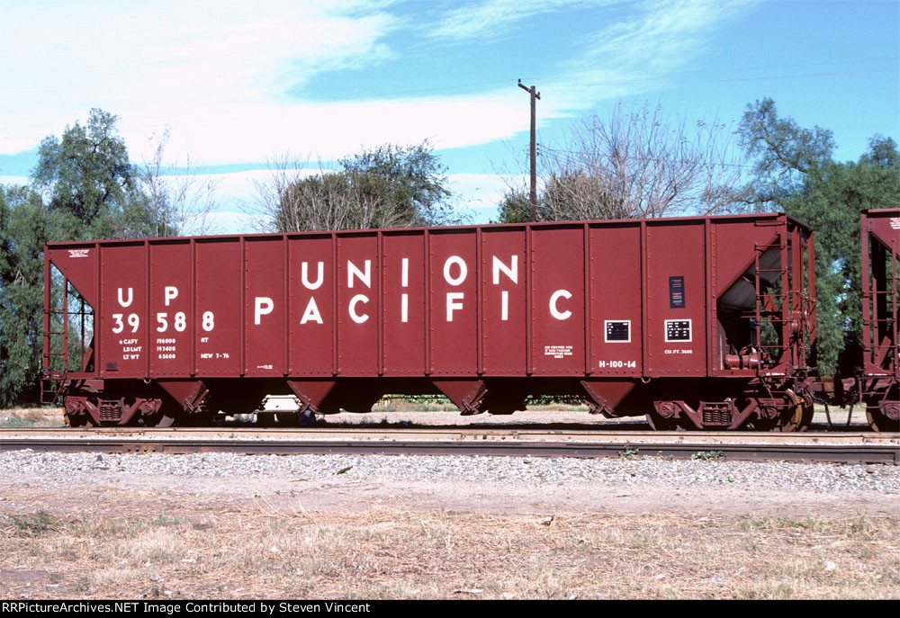 Union Pacific 4 bay open hopper UP #39588